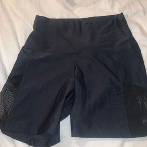 NWT Onzie Stunner Short, M / L